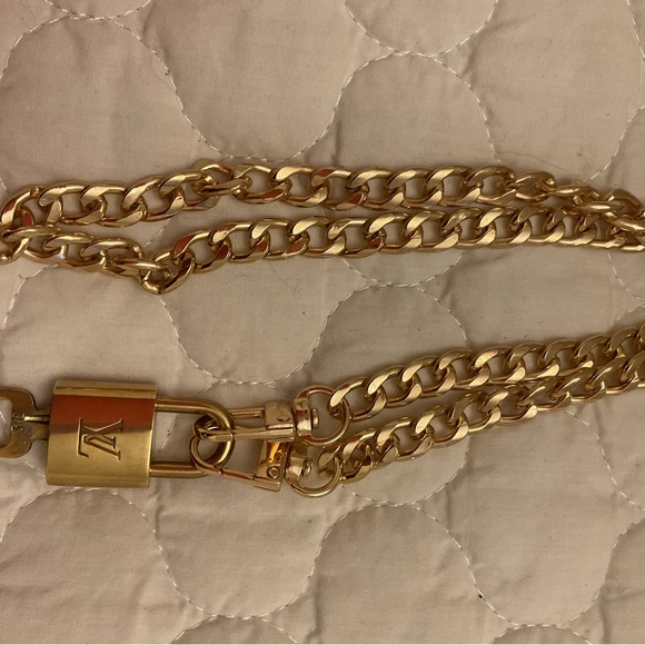 #51 Louis Vuitton Lock & Key With Unbranded Chain #312 - Picture 4 of 4